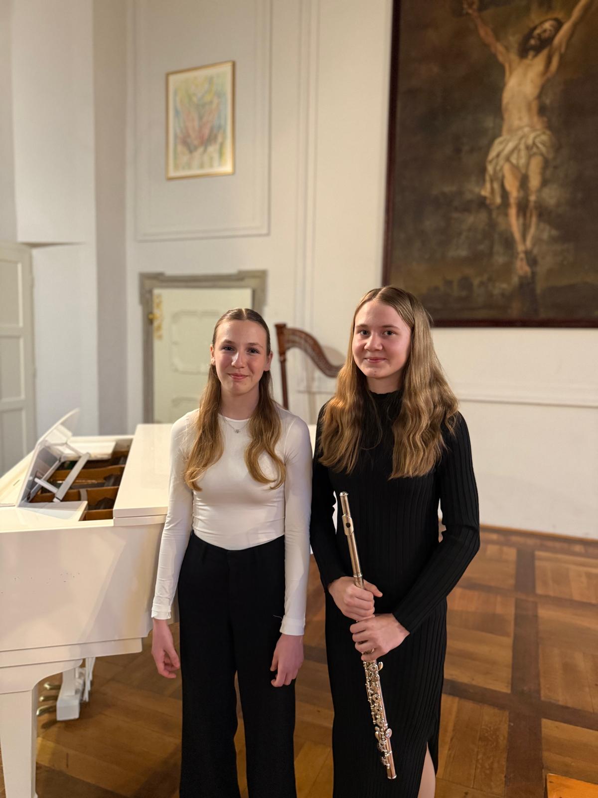 Ema Kafel, Lucija Debeljak
