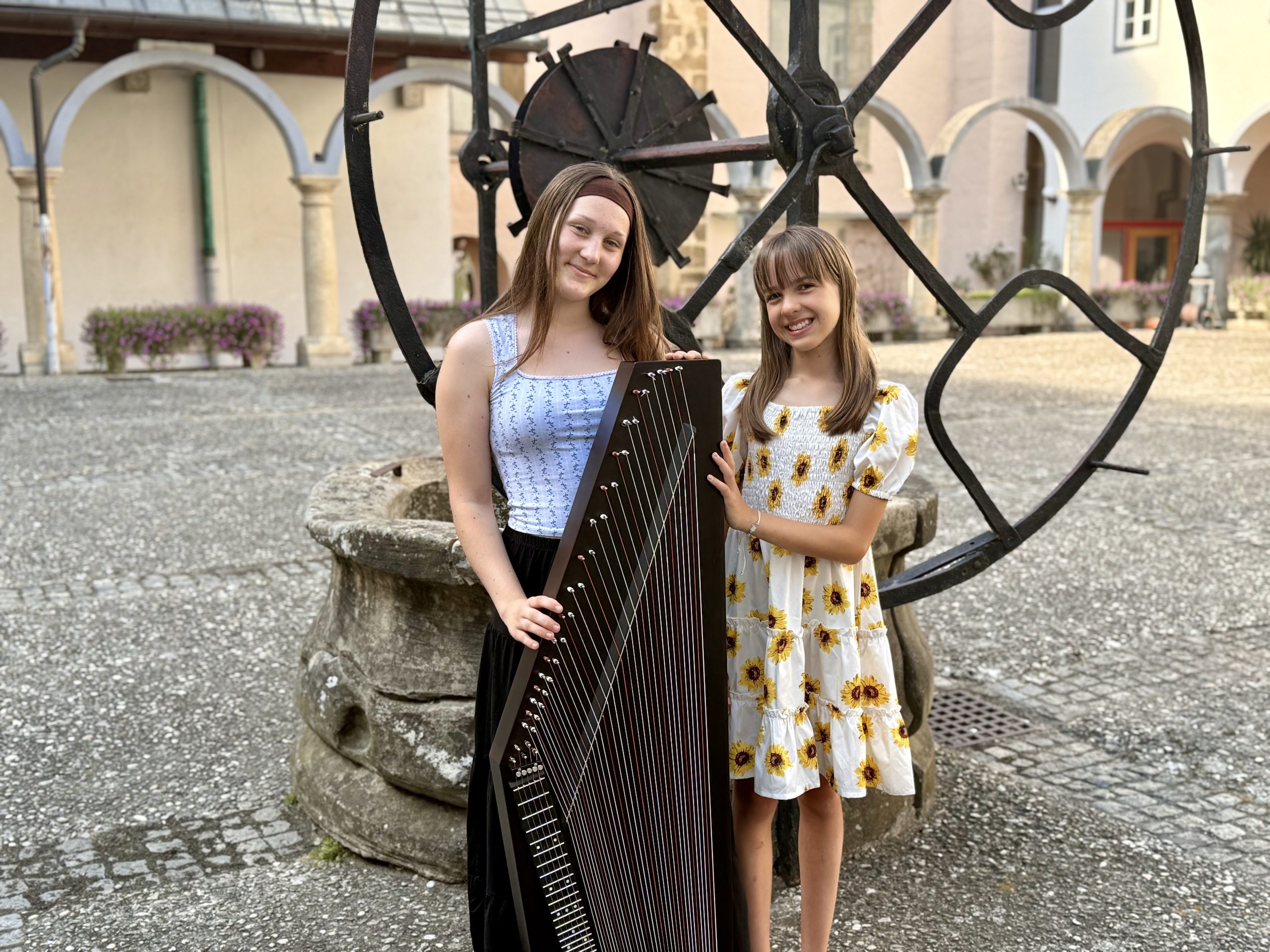 Katarina Šimenko, Ajda Meglič (citrarki)